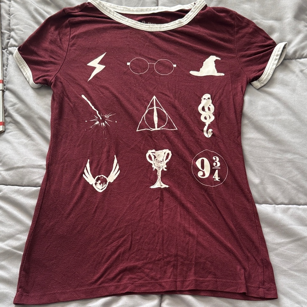 Warner Bros Burgundy Harry Potter Tee (S)